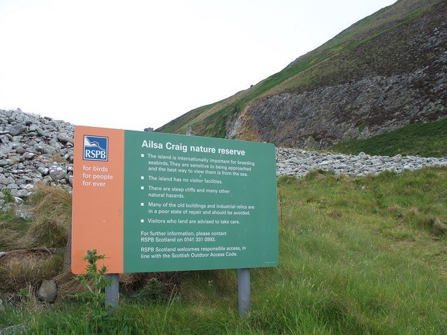 Photograph accompanying Traffic-free family cycle routes in Wales | Visit Wales